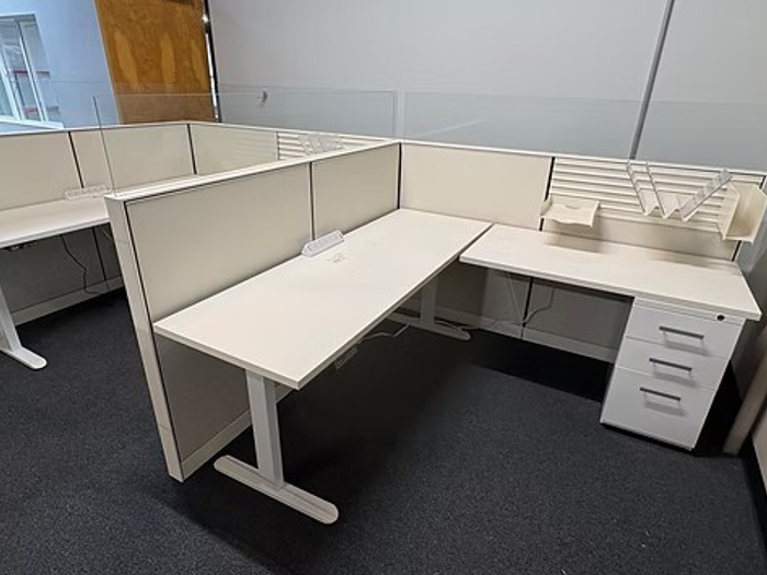 Used herman miller canvas 061026 FCO2 3 Used herman miller canvas 061026 FCO2 3